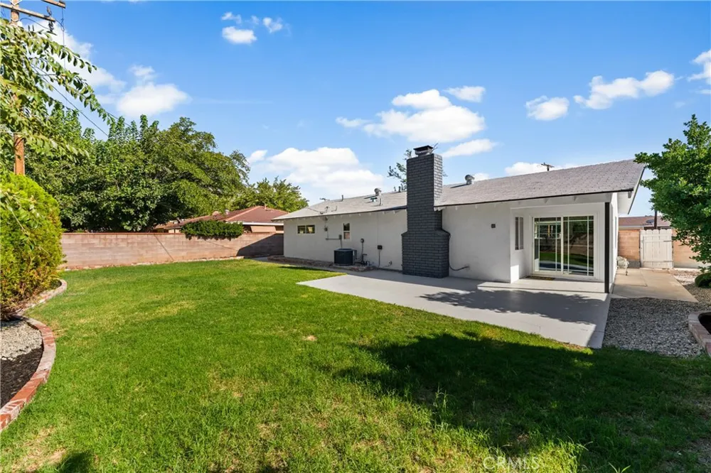 1735 W Jenner Street Lancaster, CA 93534