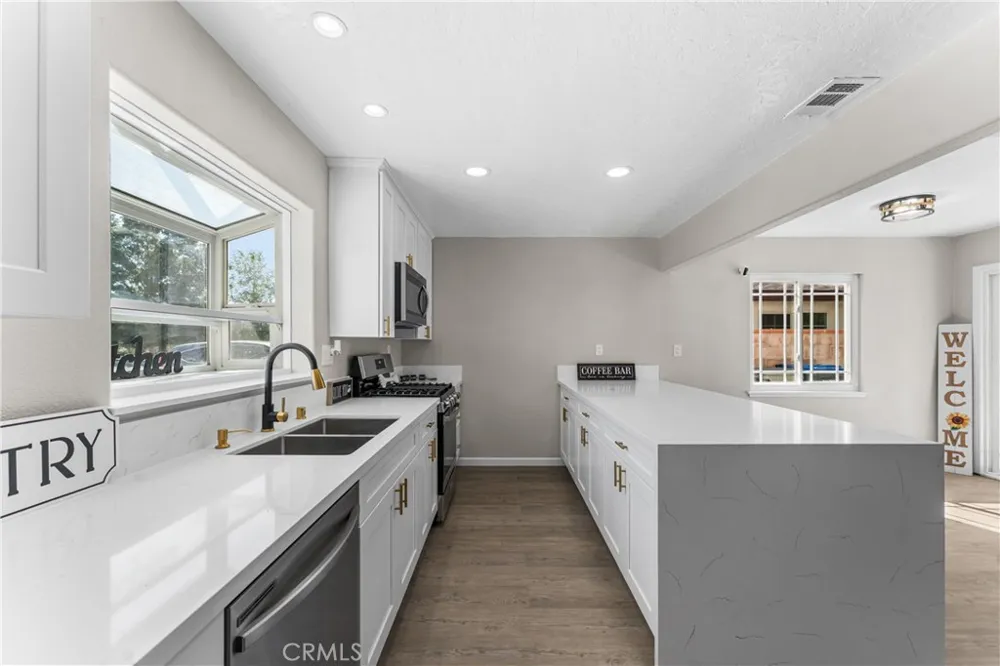 1735 W Jenner Street Lancaster, CA 93534
