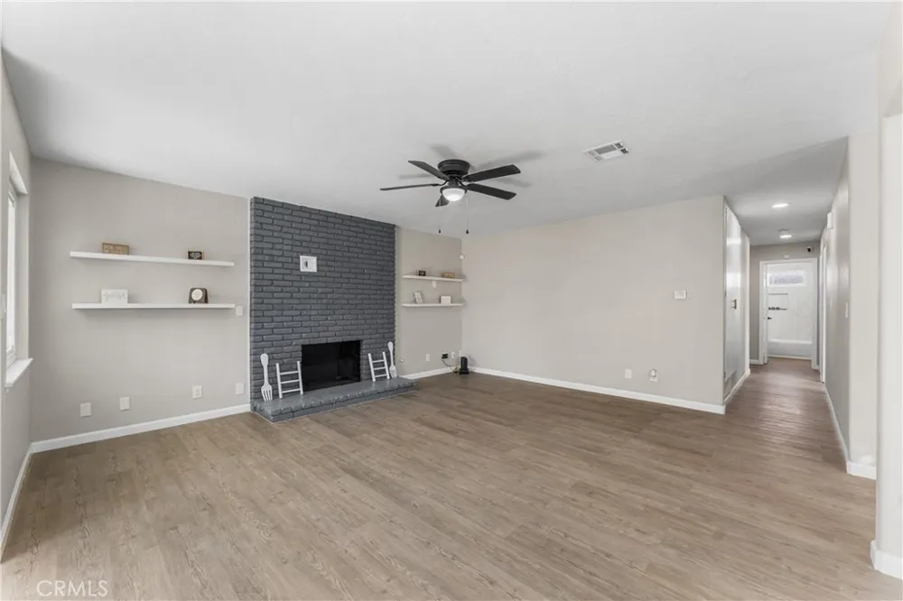 1735 W Jenner Street Lancaster, CA 93534