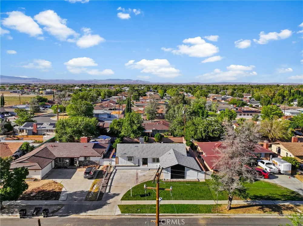 1735 W Jenner Street Lancaster, CA 93534