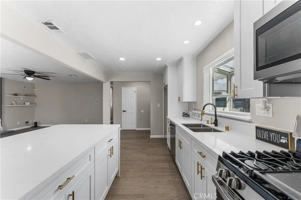 1735 W Jenner Street Lancaster, CA 93534