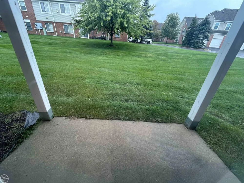 2078 Monarch Dr. Drive Shelby Charter Township, MI 48316