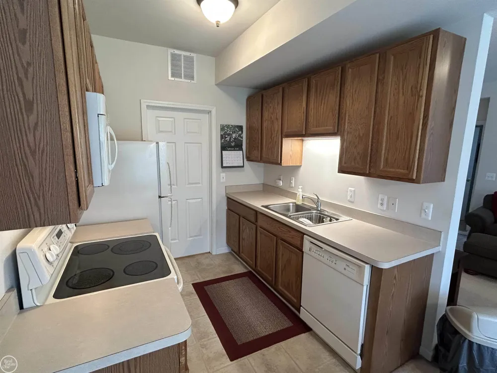 2078 Monarch Dr. Drive Shelby Charter Township, MI 48316