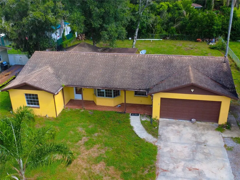 8906 E LANWAY DRIVE Tampa, FL 33637