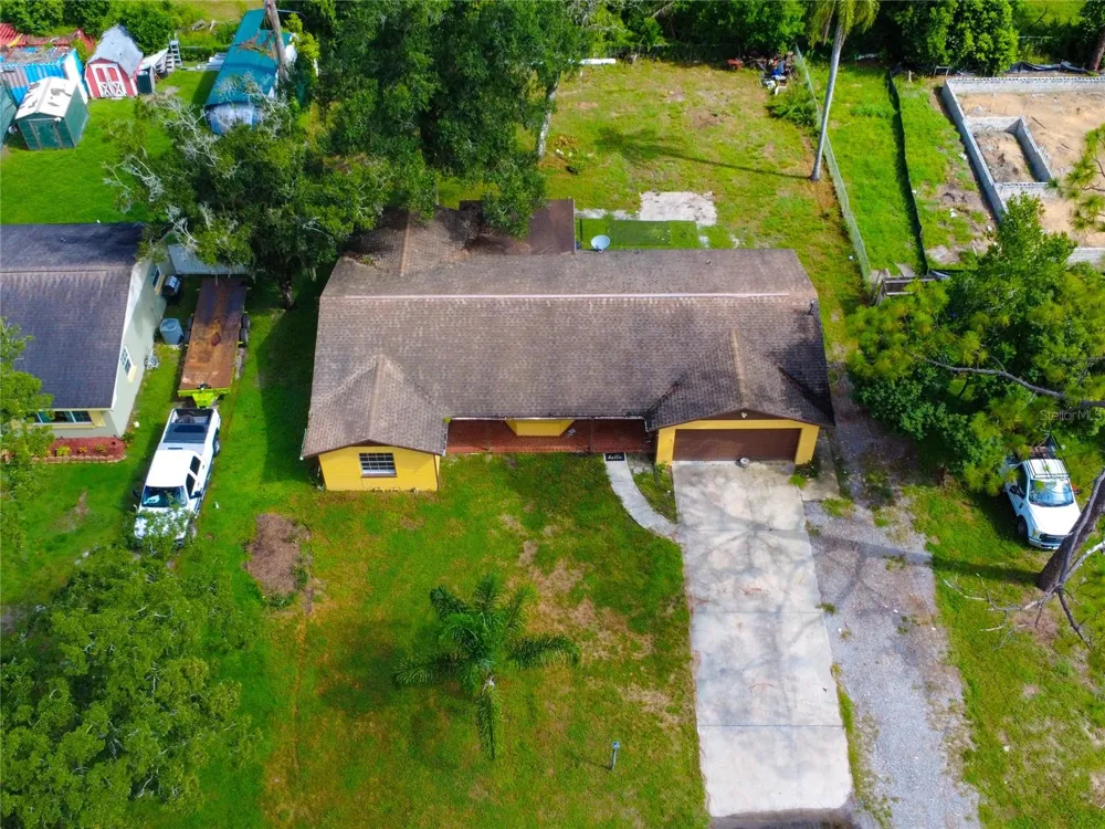 8906 E LANWAY DRIVE Tampa, FL 33637