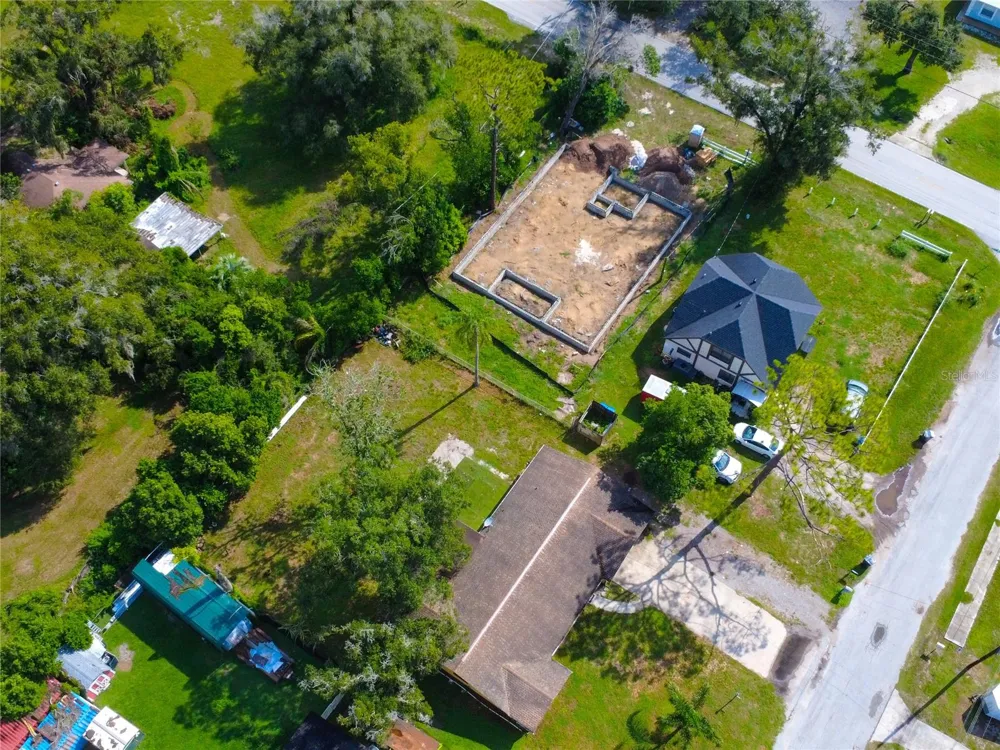 8906 E LANWAY DRIVE Tampa, FL 33637