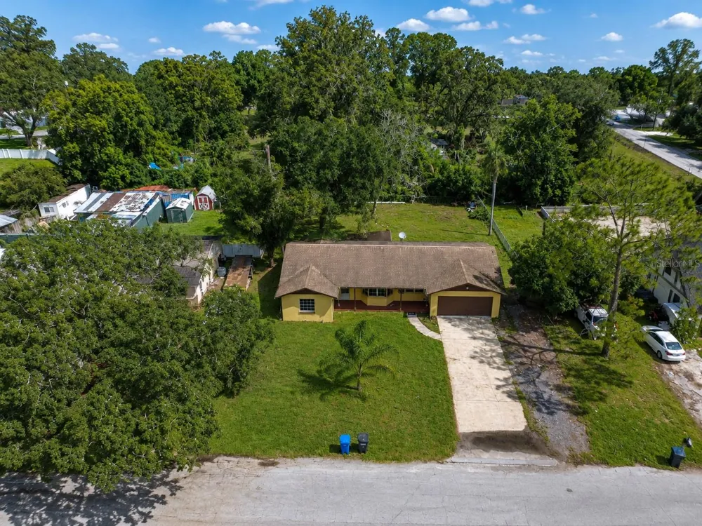 8906 E LANWAY DRIVE Tampa, FL 33637