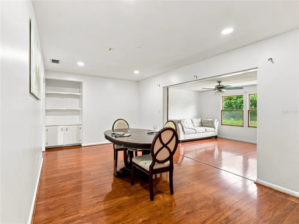 8906 E LANWAY DRIVE Tampa, FL 33637