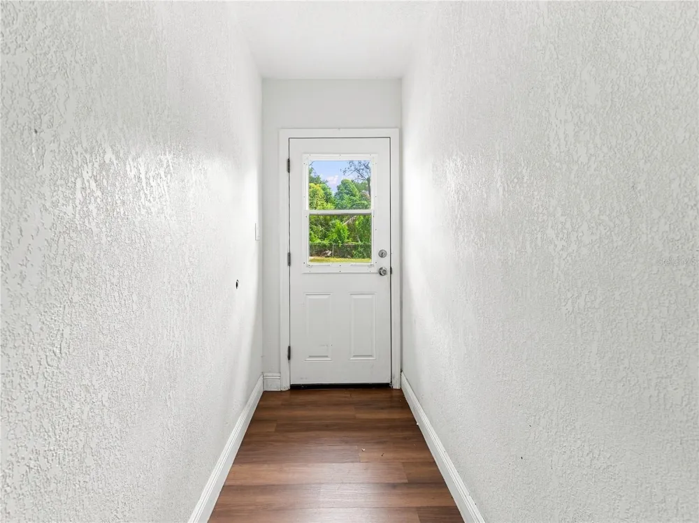 8906 E LANWAY DRIVE Tampa, FL 33637