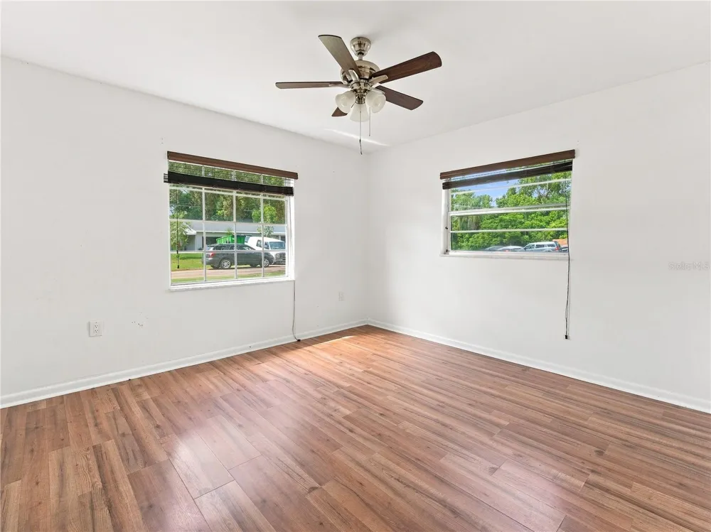 8906 E LANWAY DRIVE Tampa, FL 33637