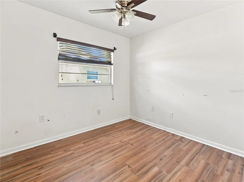8906 E LANWAY DRIVE Tampa, FL 33637