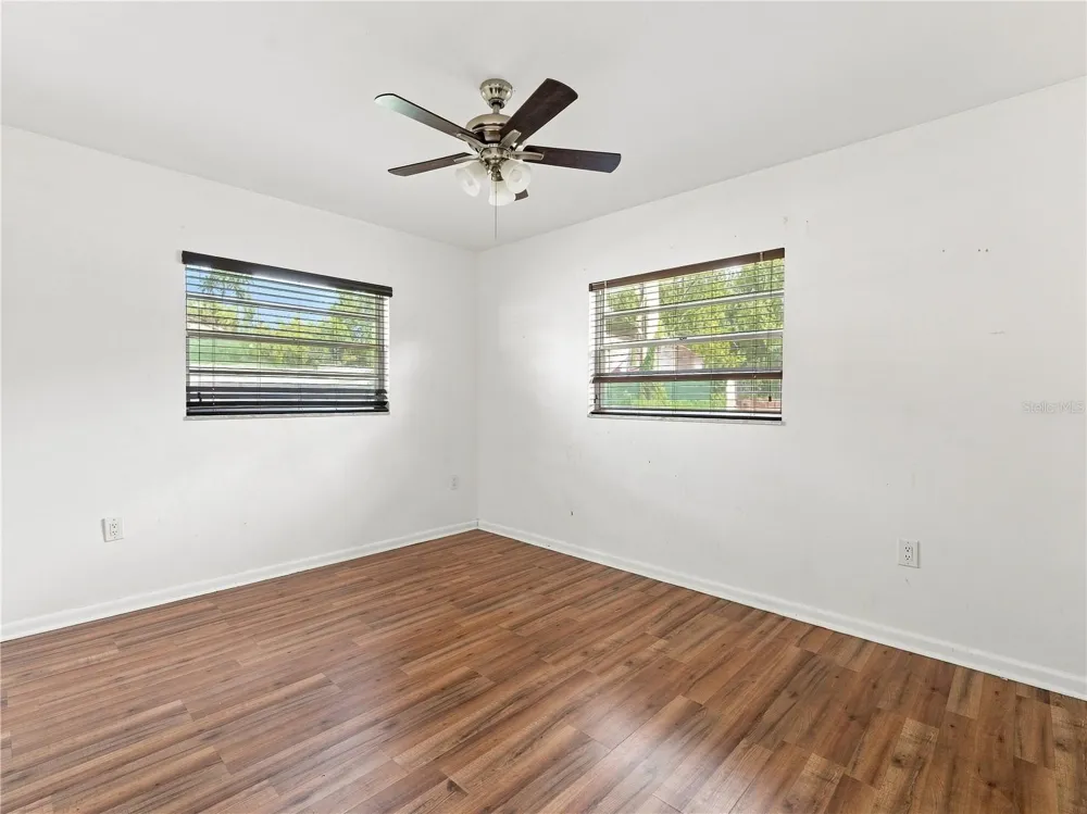 8906 E LANWAY DRIVE Tampa, FL 33637
