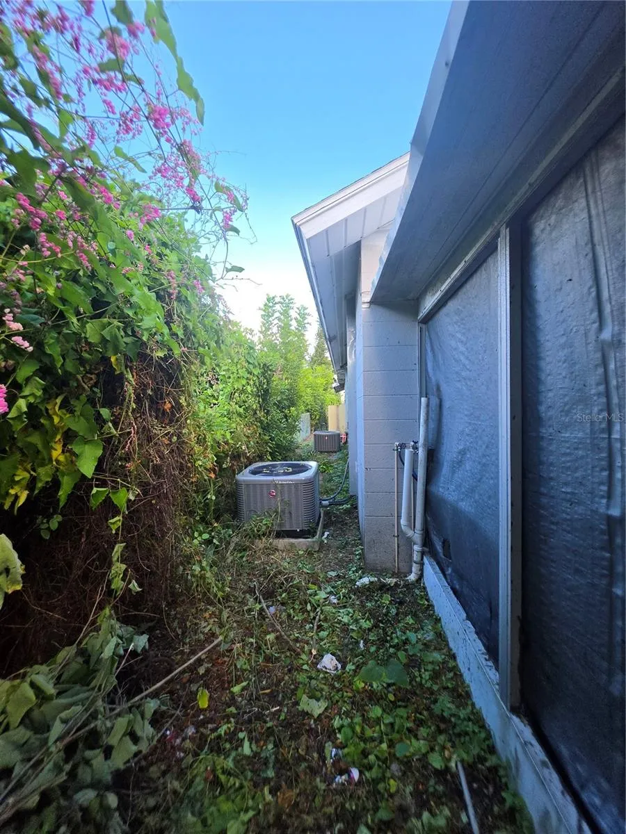 1222 17TH STREET W Bradenton, FL 34205