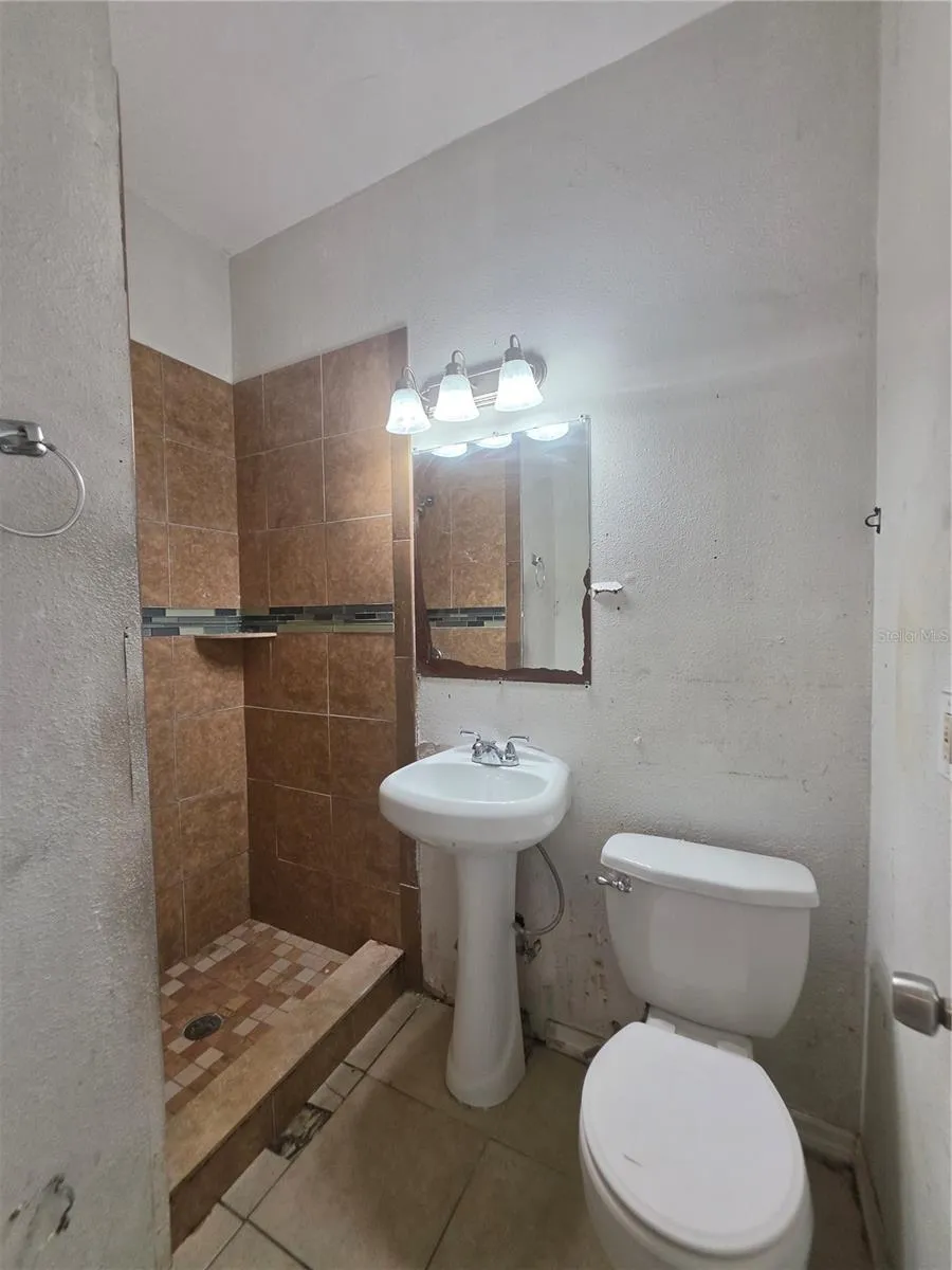 1222 17TH STREET W Bradenton, FL 34205