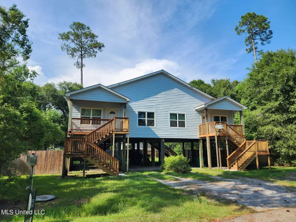 6086 E Benton Street Bay Saint Louis, MS 39520