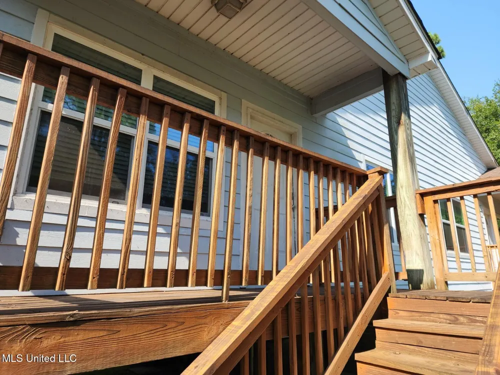 6086 E Benton Street Bay Saint Louis, MS 39520