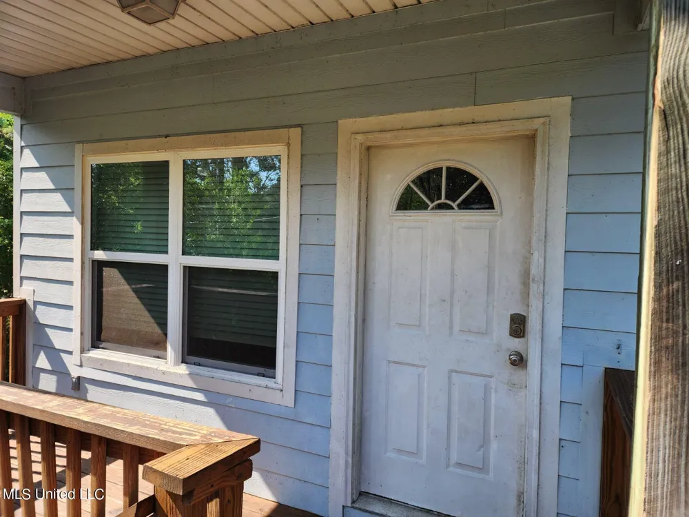 6086 E Benton Street Bay Saint Louis, MS 39520