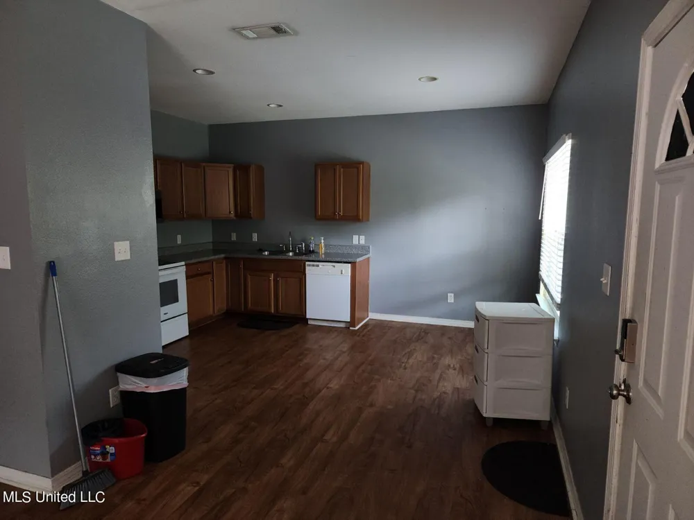 6086 E Benton Street Bay Saint Louis, MS 39520