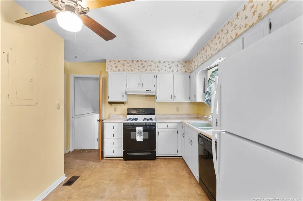 453 Bay Shore Drive Fayetteville, NC 28311