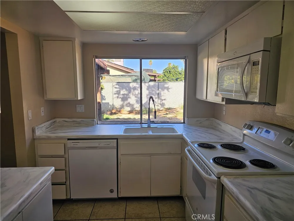 27168 Roger Hemet, CA 92544