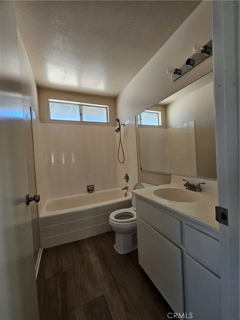 27168 Roger Hemet, CA 92544
