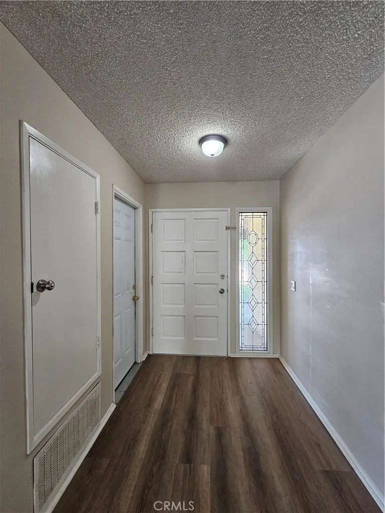 27168 Roger Hemet, CA 92544