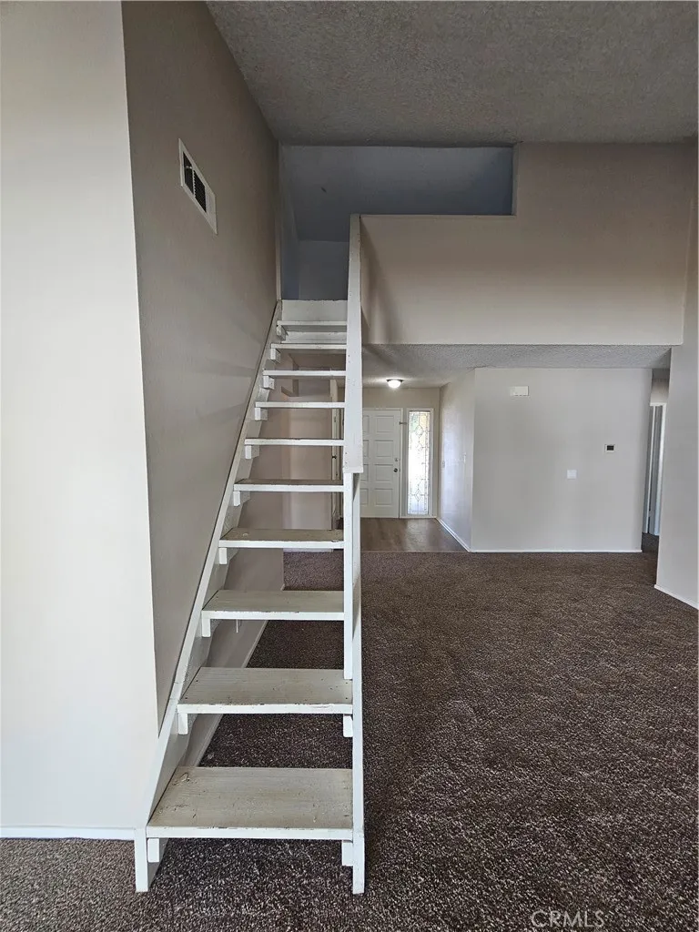 27168 Roger Hemet, CA 92544