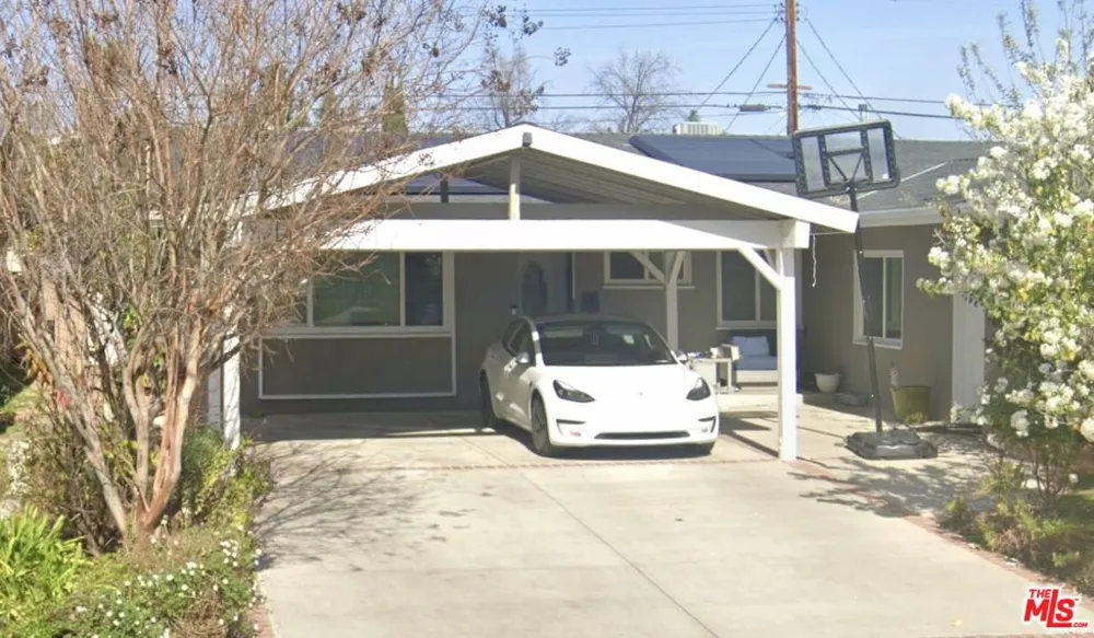 23909 Welby Way Los Angeles, CA 91307
