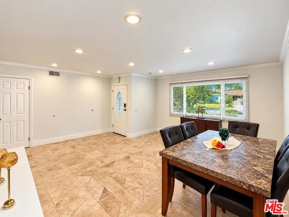 23909 Welby Way Los Angeles, CA 91307