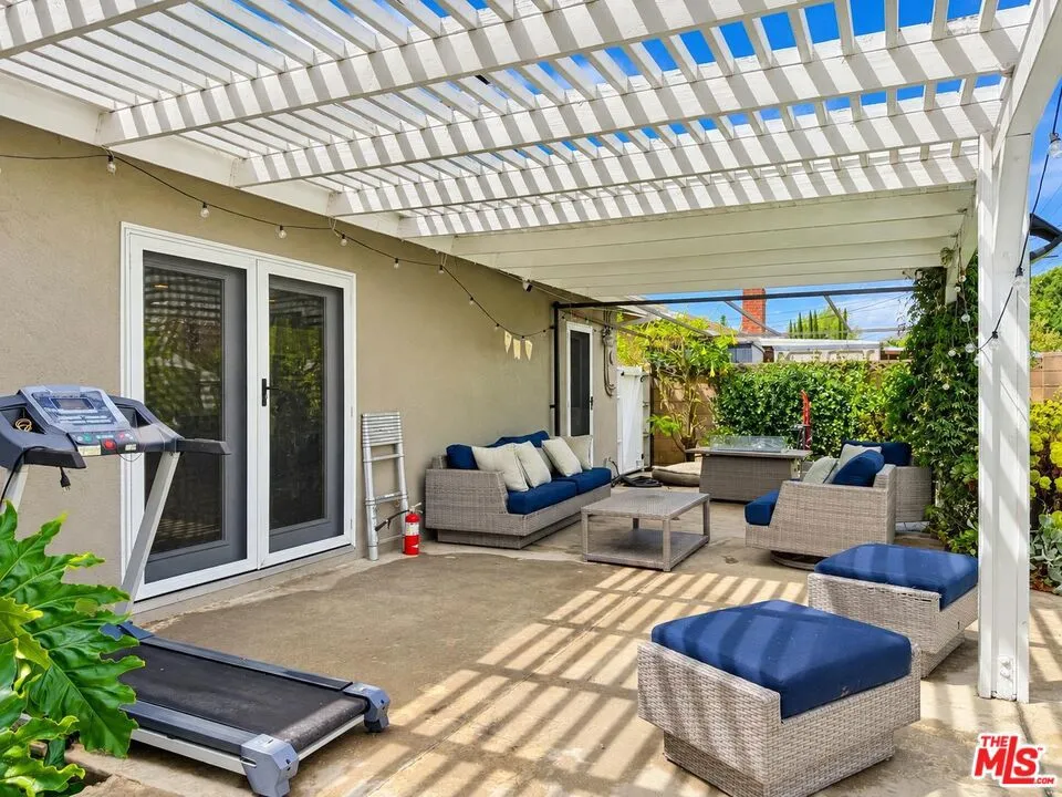 23909 Welby Way Los Angeles, CA 91307