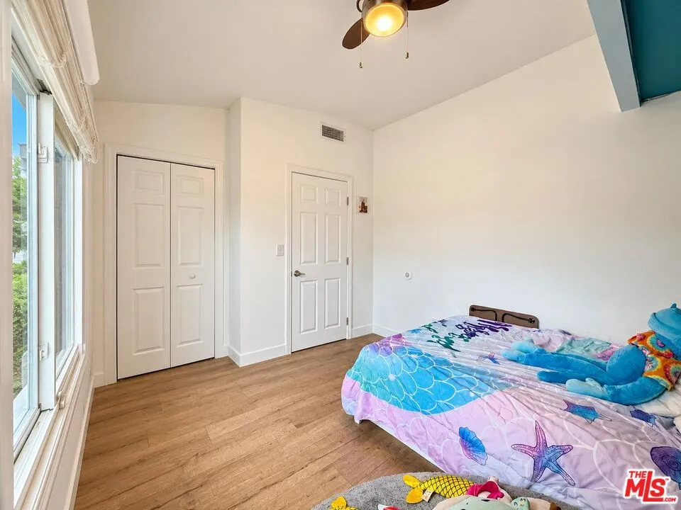 23909 Welby Way Los Angeles, CA 91307
