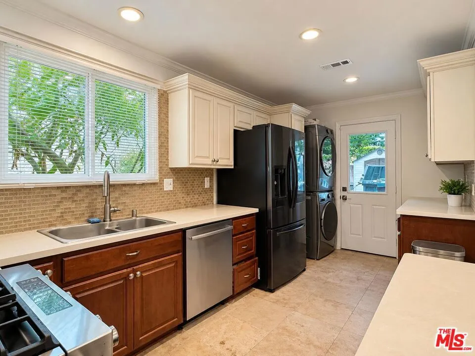 23909 Welby Way Los Angeles, CA 91307