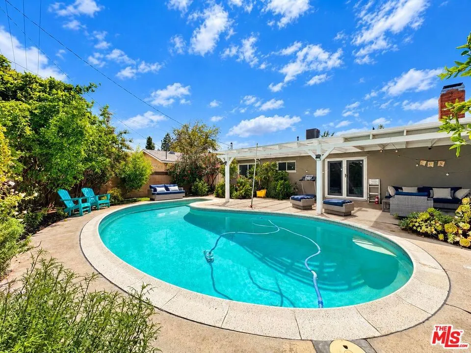 23909 Welby Way Los Angeles, CA 91307