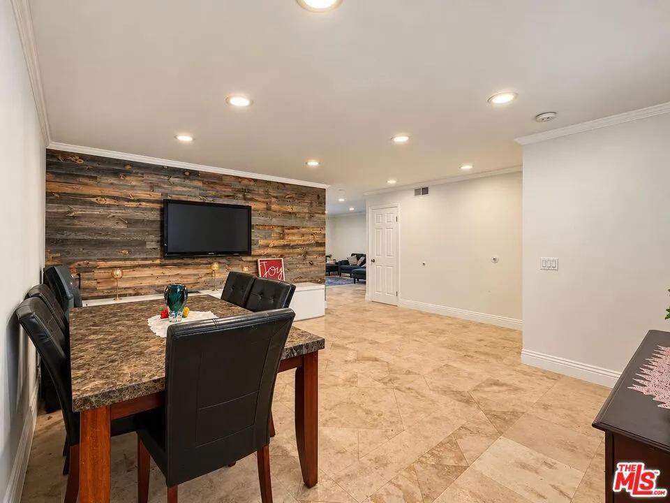 23909 Welby Way Los Angeles, CA 91307