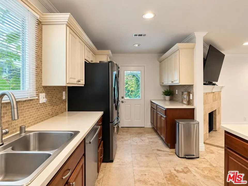 23909 Welby Way Los Angeles, CA 91307