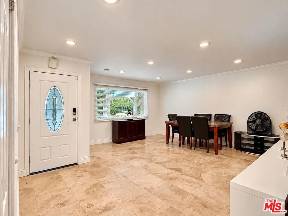 23909 Welby Way Los Angeles, CA 91307
