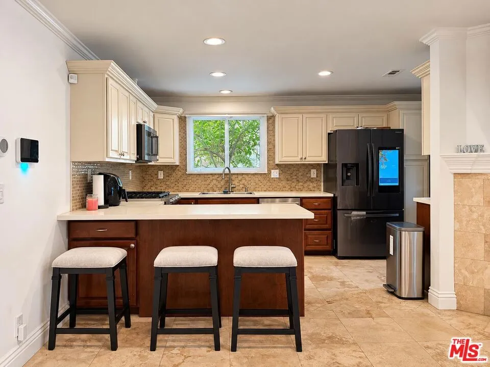 23909 Welby Way Los Angeles, CA 91307