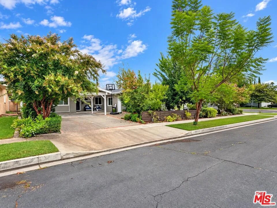 23909 Welby Way Los Angeles, CA 91307