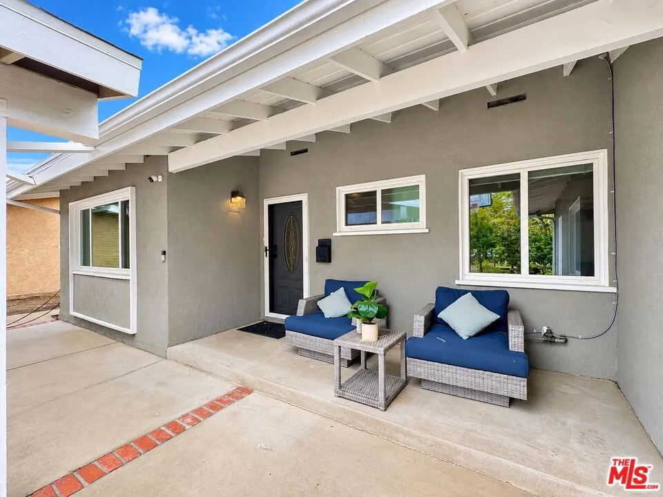 23909 Welby Way Los Angeles, CA 91307
