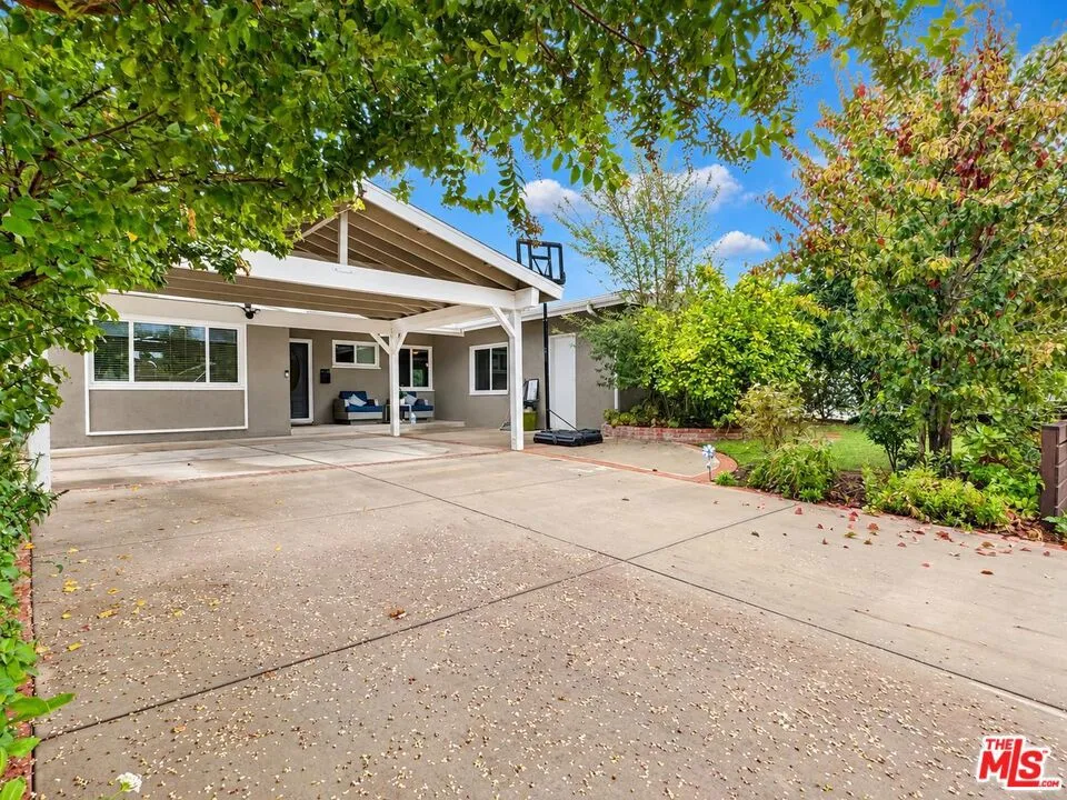 23909 Welby Way Los Angeles, CA 91307