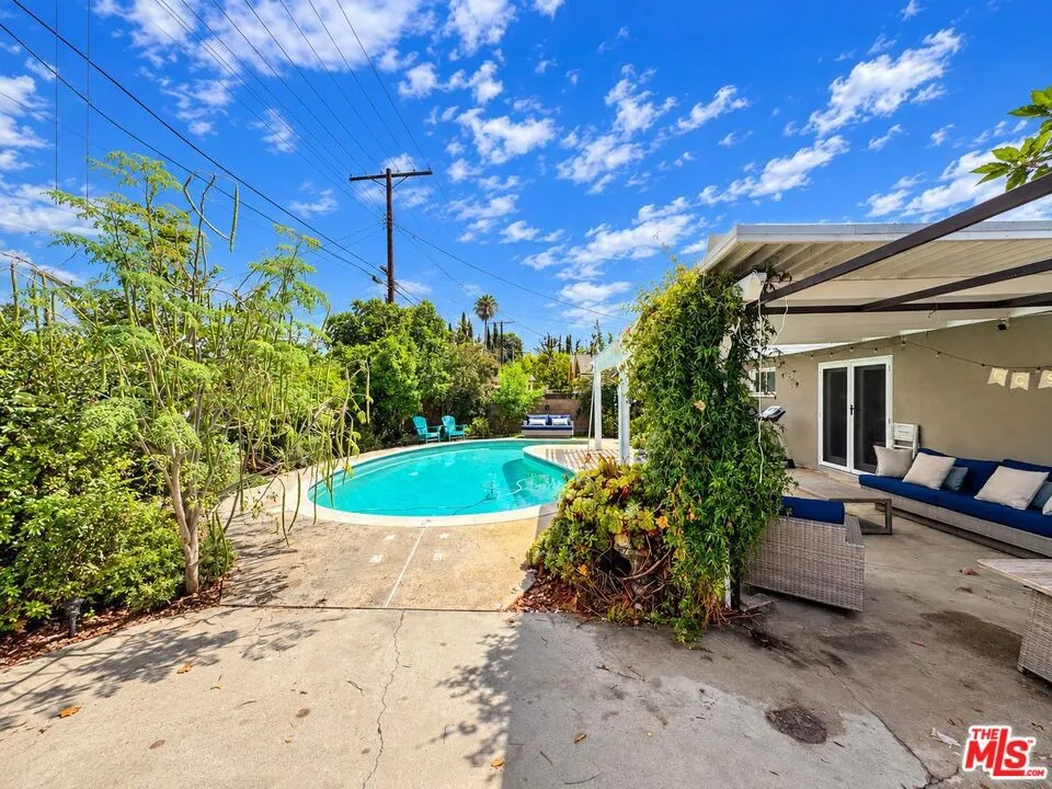 23909 Welby Way Los Angeles, CA 91307
