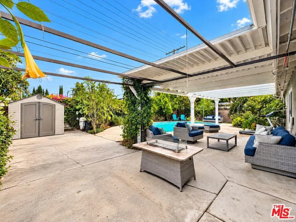23909 Welby Way Los Angeles, CA 91307