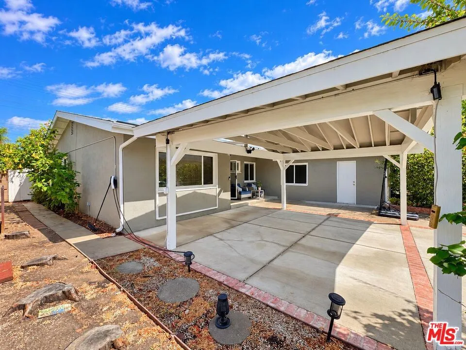 23909 Welby Way Los Angeles, CA 91307