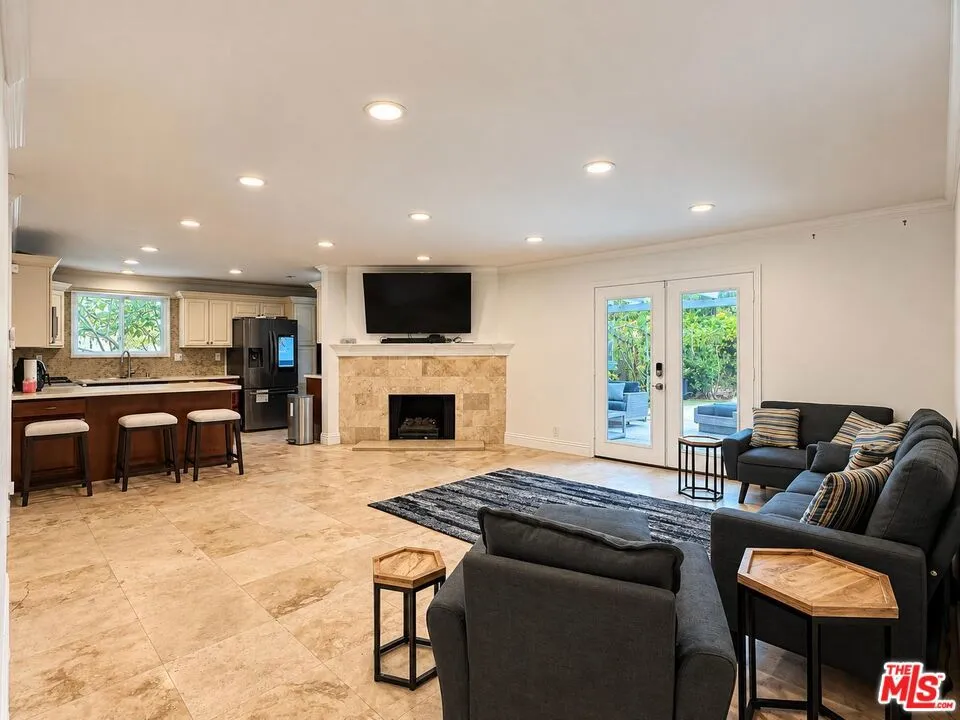 23909 Welby Way Los Angeles, CA 91307