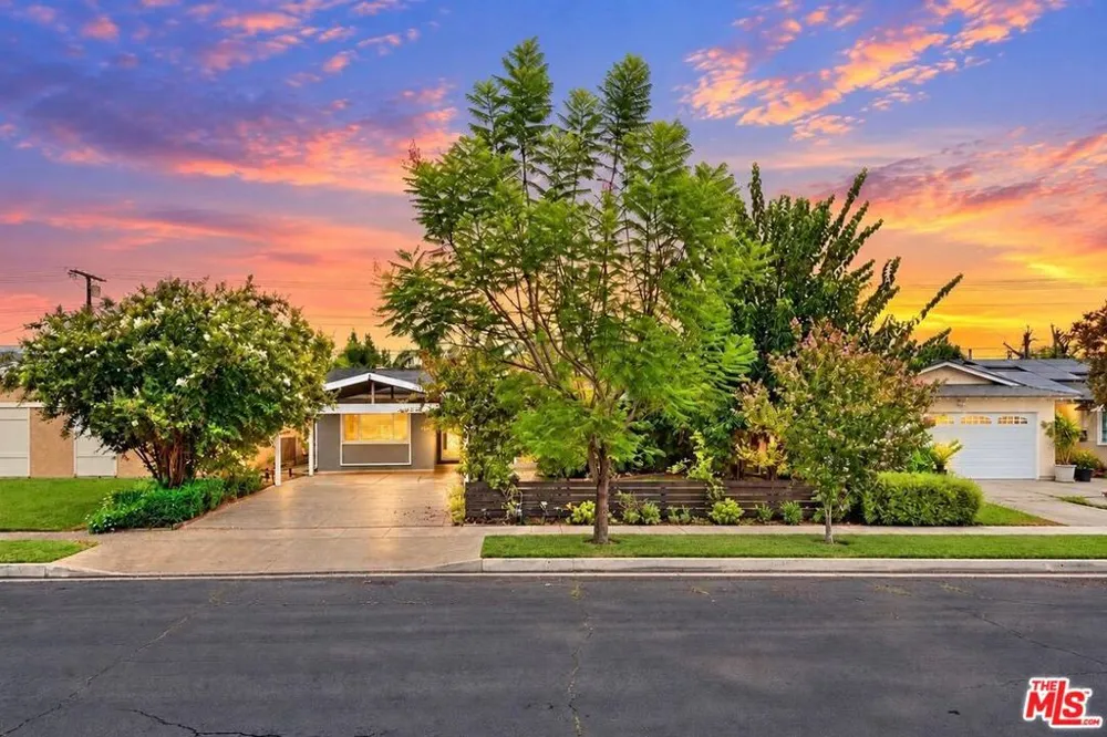 23909 Welby Way Los Angeles, CA 91307