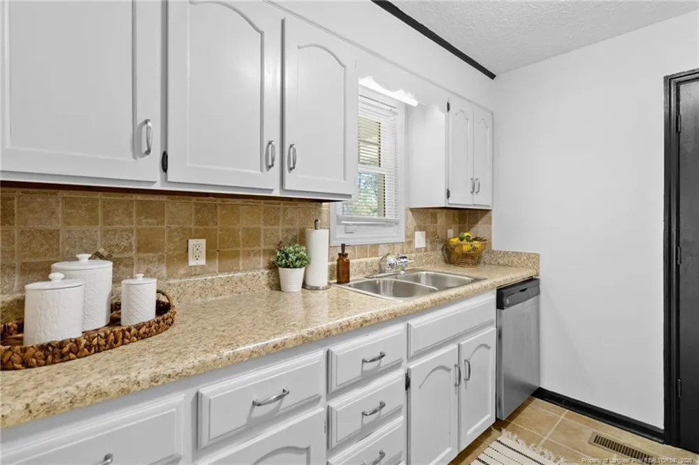 7016 Trevor Lane Fayetteville, NC 28314