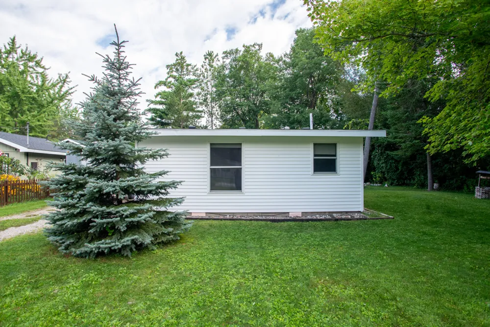 104 Dale Drive Houghton Lake, MI 48629