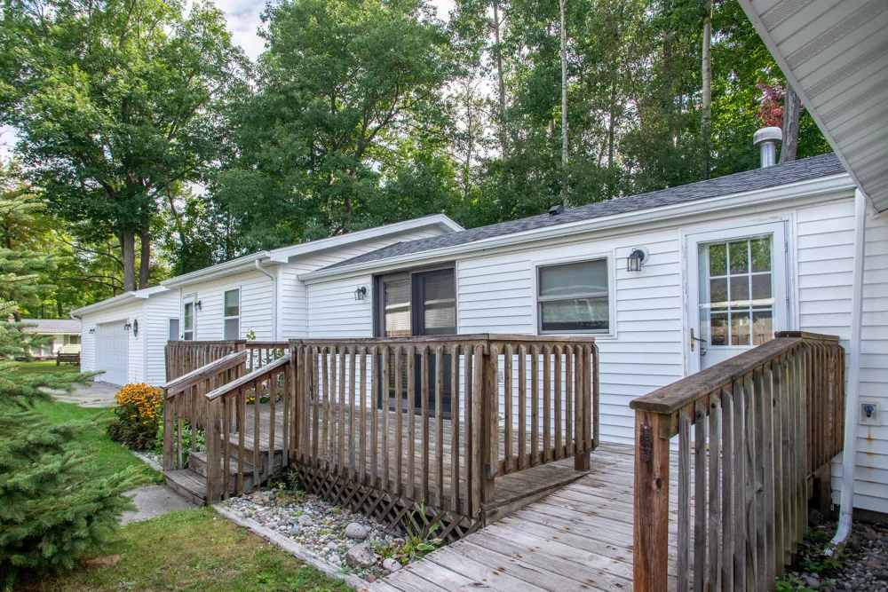 104 Dale Drive Houghton Lake, MI 48629