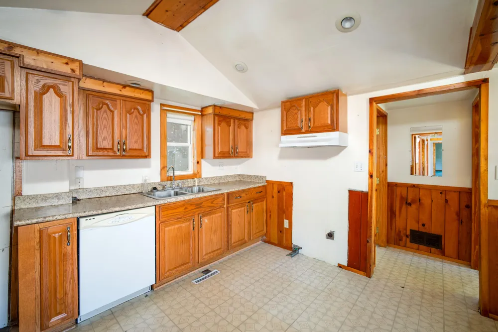 104 Dale Drive Houghton Lake, MI 48629
