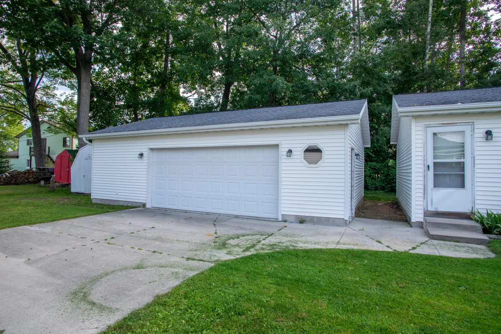 104 Dale Drive Houghton Lake, MI 48629